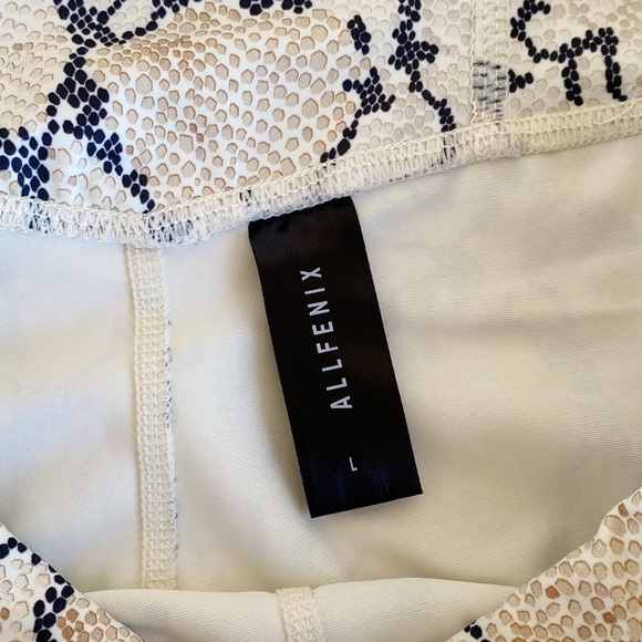 All Fenix White Python 7/8 Leggings Size Large - Picture 4 of 11